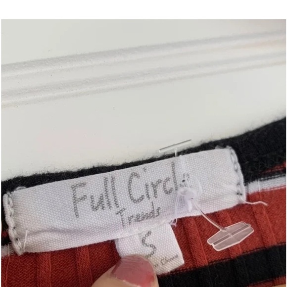 Fitted Red and Black Ribbed Long Sleeve Button Down - Picture 5 of 5